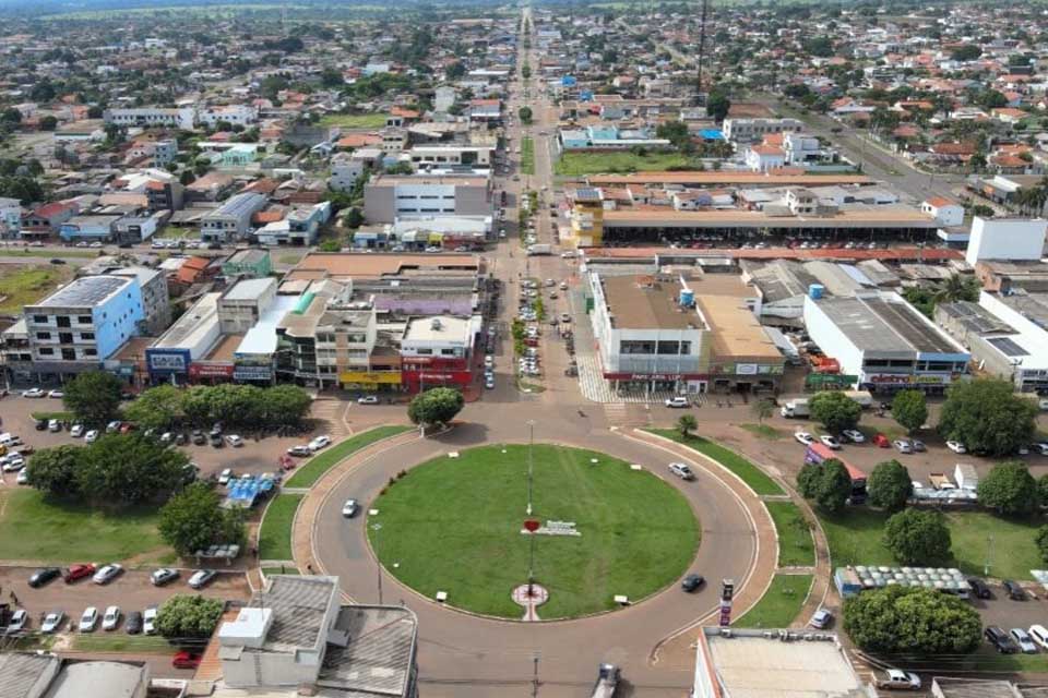 Ministério Público cobra providências do município sobre placas publicitárias em vias públicas de Rolim de Moura