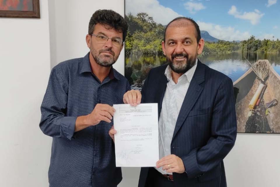 Deputado Laerte Gomes garante recurso para aquisição de playground que atenderá Escola Municipal Monteiro Lobato no distrito de Terra Boa