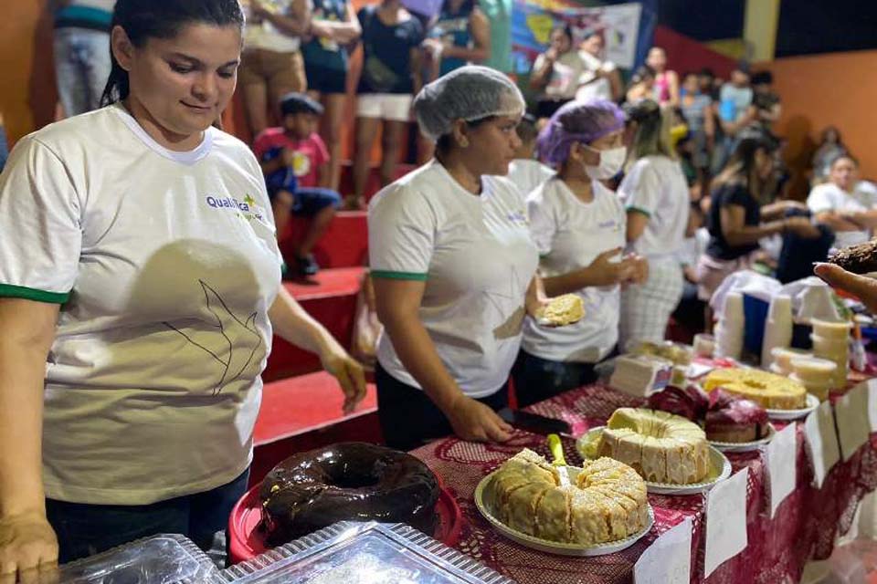 Feira de empreendedorismo comercializa produtos na Escola Vôo do Juruti no bairro JK