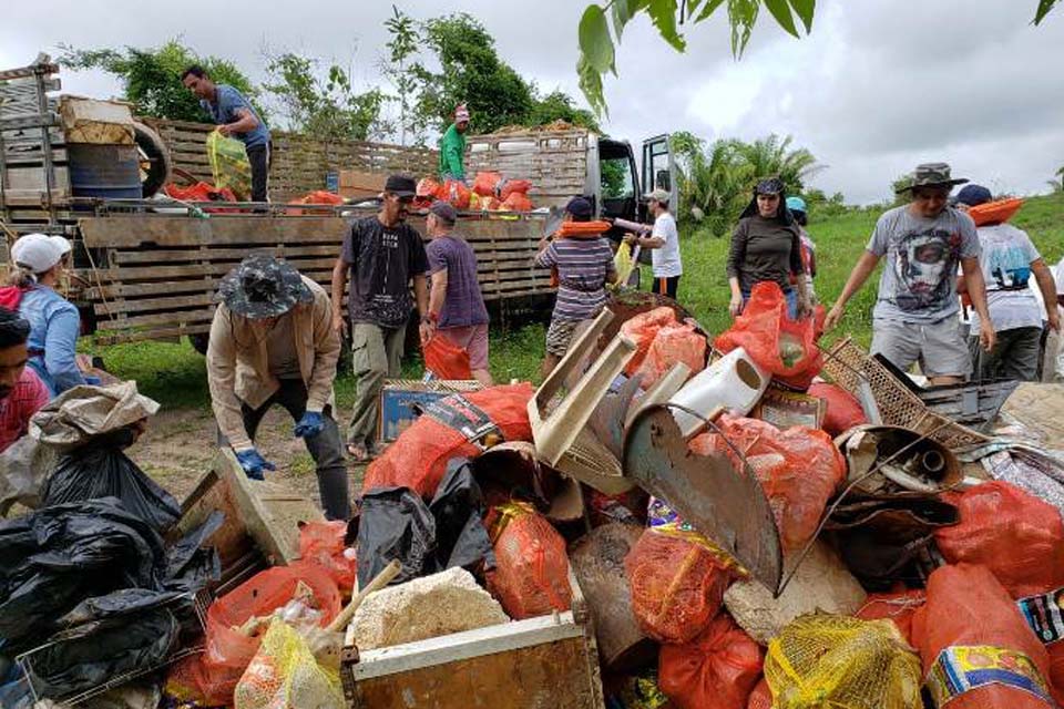 Mais de 2 toneladas de lixo são retiradas do Rio Machado; A ação foi realizada pela Prefeitura, em parceria co - Rondônia Dinâmica
