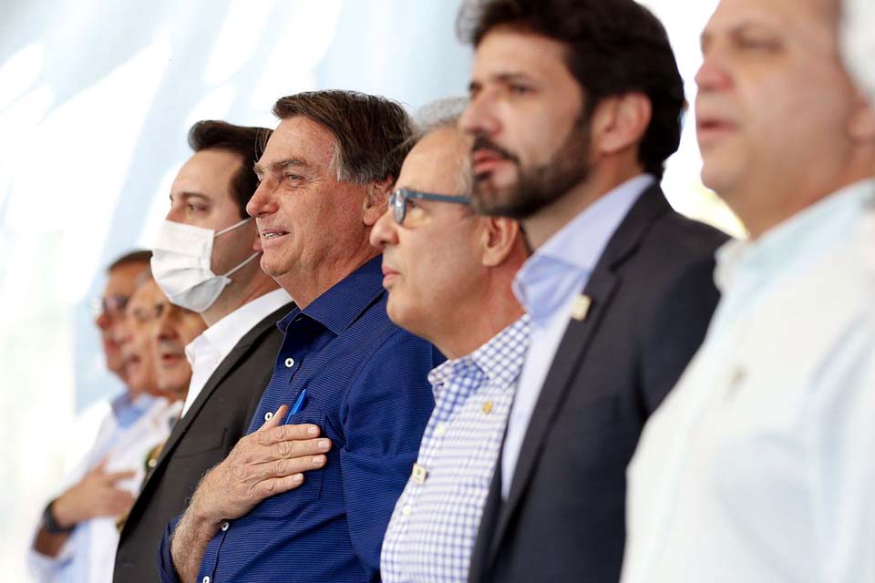 Bolsonaro lança pedra fundamental de duplicação da BR-469