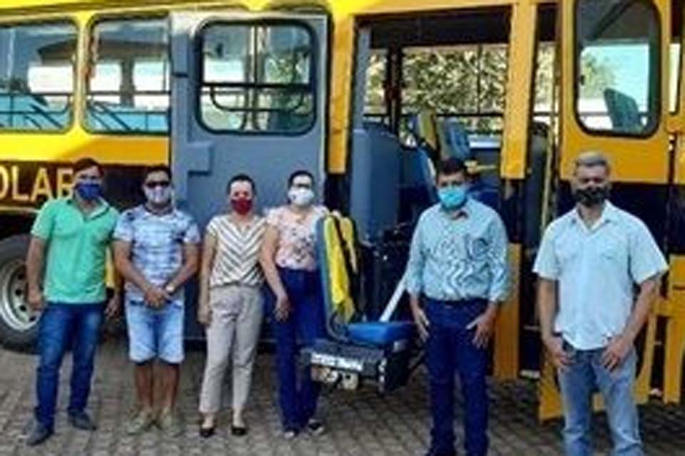 Prefeitura adquire ônibus com acessibilidade para o transporte escolar