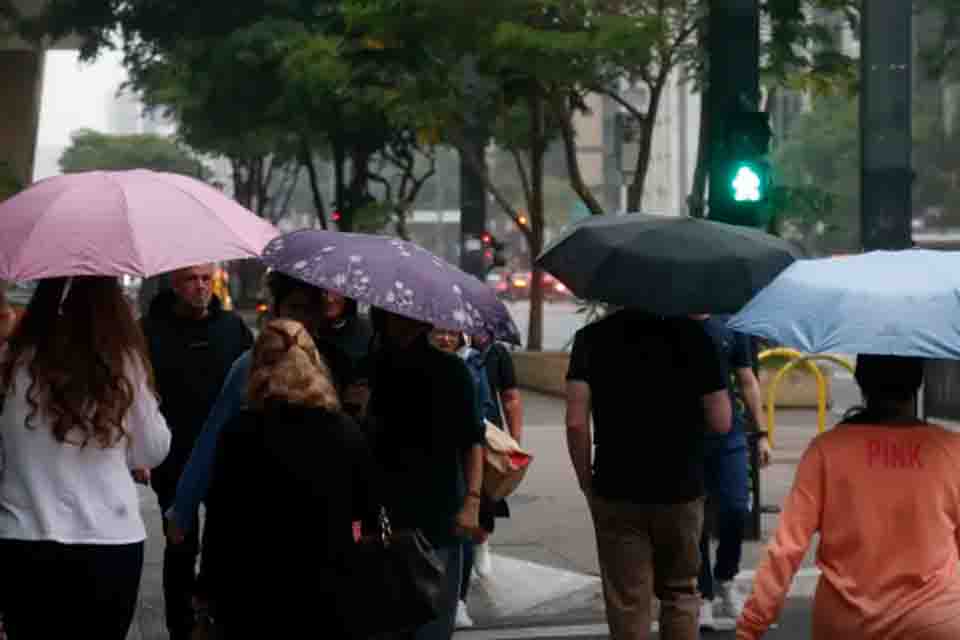 Chuva causou três mortes em SP; bombeiros procuram dois desaparecidos