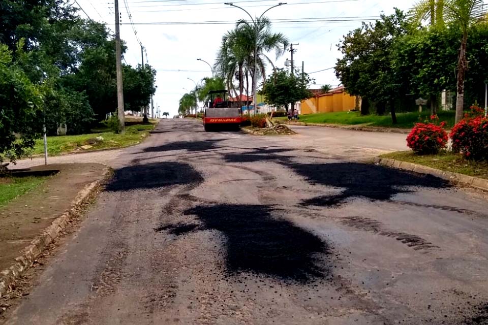 Semosp realiza o recapeamento e melhorias de ruas; pasta trabalha em frentes na zona rural e perímetro urbano