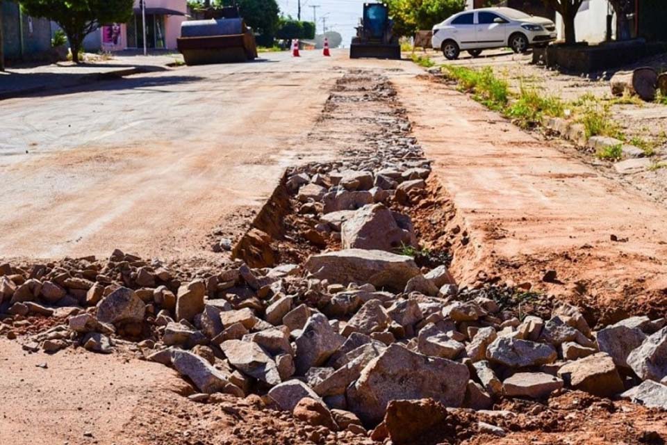 Prefeito anuncia recuperação em 45 dias de ruas cortadas pelo esgotamento sanitário