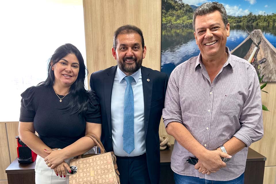 Deputado Laerte Gomes recebe prefeito de Monte Negro para discutir demandas para o município