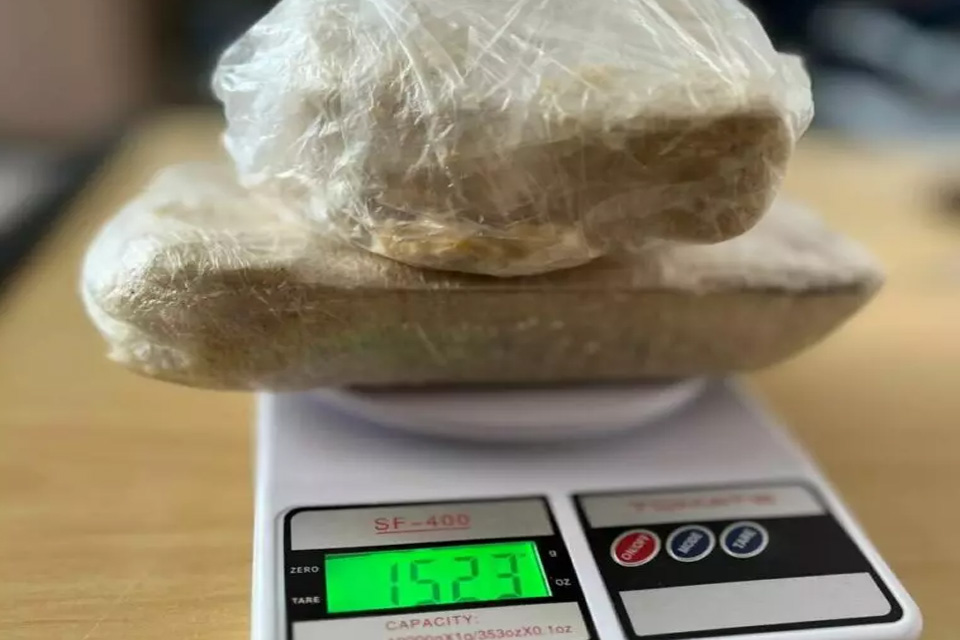 PM intercepta traficante e apreende 1.523 kg de pedras de Crack