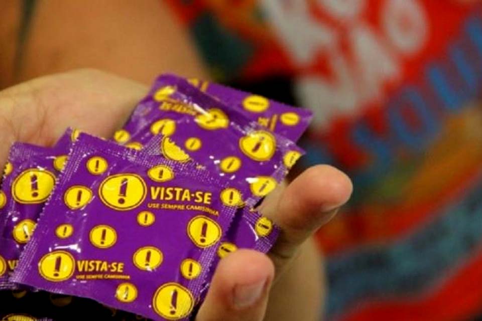 Urologista alerta para importância do uso de preservativo no carnaval