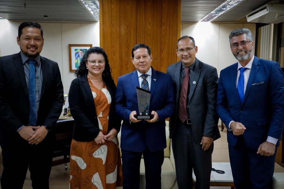 Vice-presidente da República recebe homenagem Líderes da Amazônia do Sebrae 