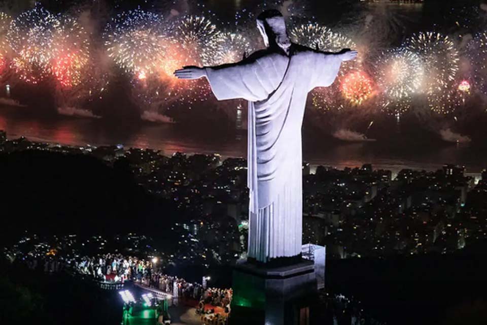 Corpo de Bombeiros e Polícia Civil vistoriam fogos de Copacabana