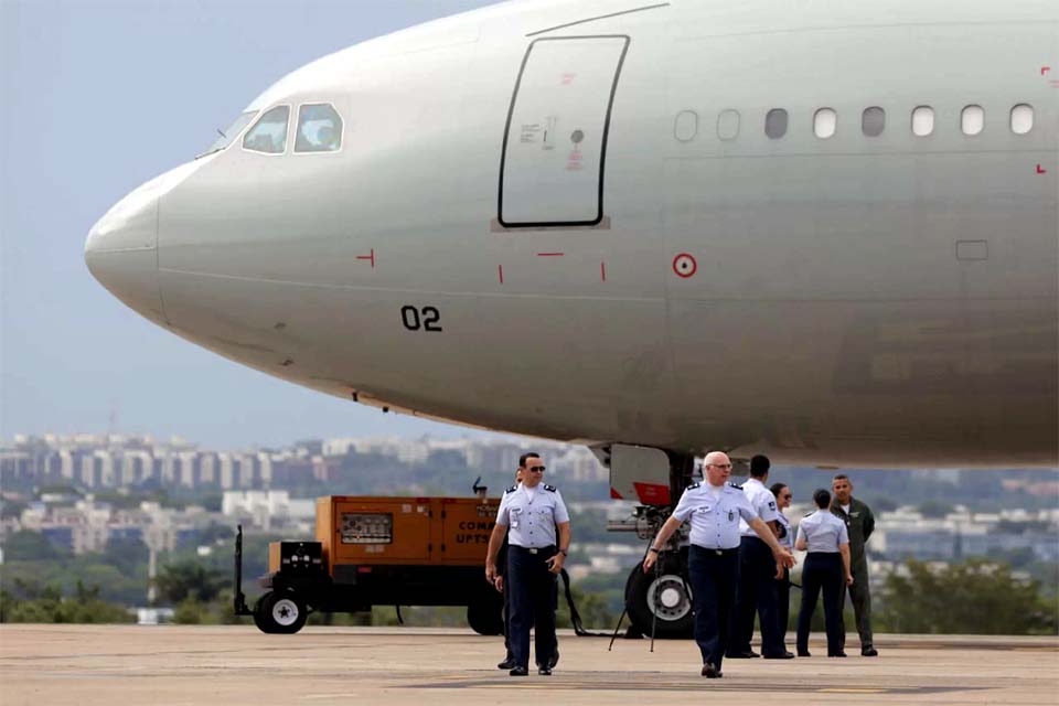 Ônibus é contratado pelo Itamaraty para resgatar brasileiros em Gaza