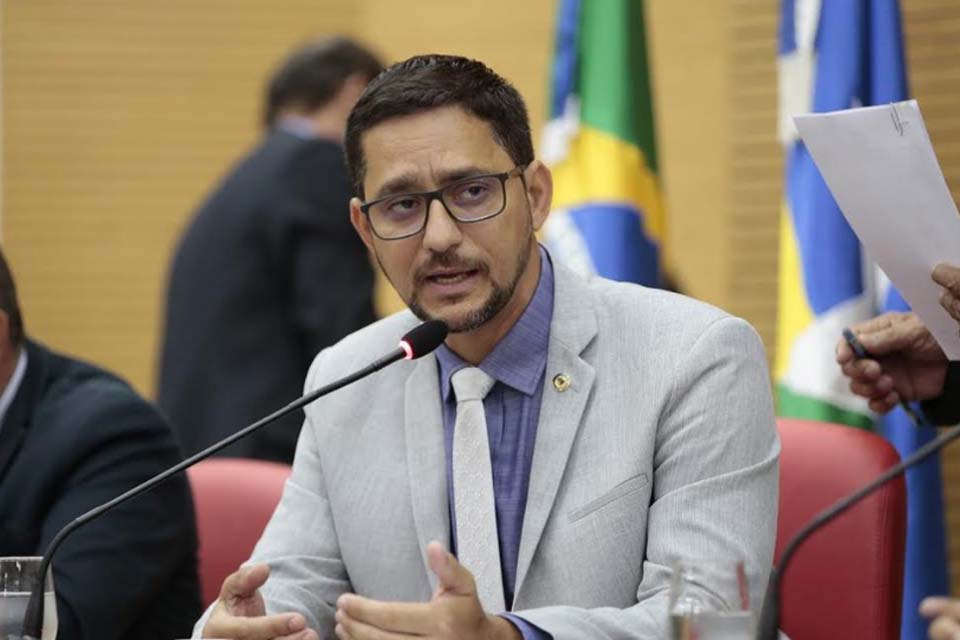 Recurso de quase R$ 1 milhão em emendas do deputado Anderson está disponível na SESAU para combater pandemia 