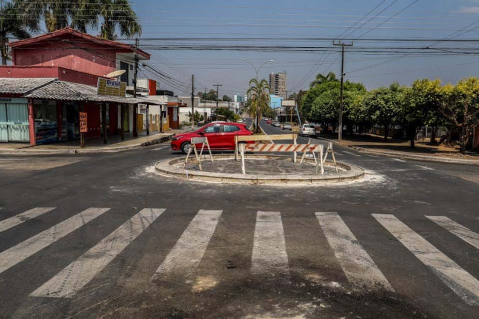 Prefeitura segue com obras em rotatórias; AMT constrói círculos em dois cruzamentos