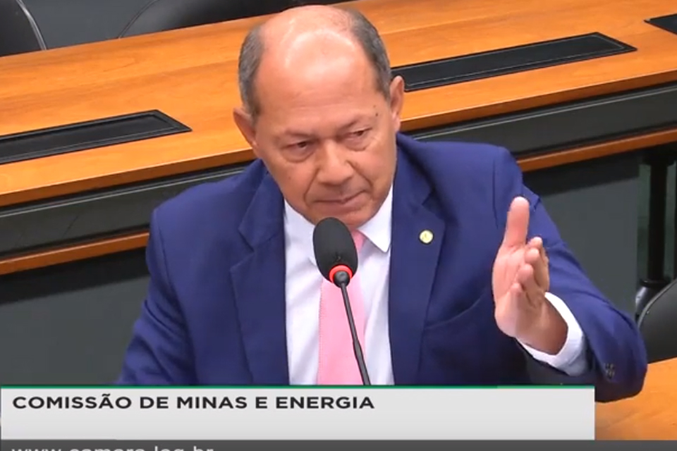 Deputado federal Coronel Chrisóstomo sugere que vazamento de óleo nas praias do Nordeste pode ter sido proposital e com intenção de atacar Bolsonaro