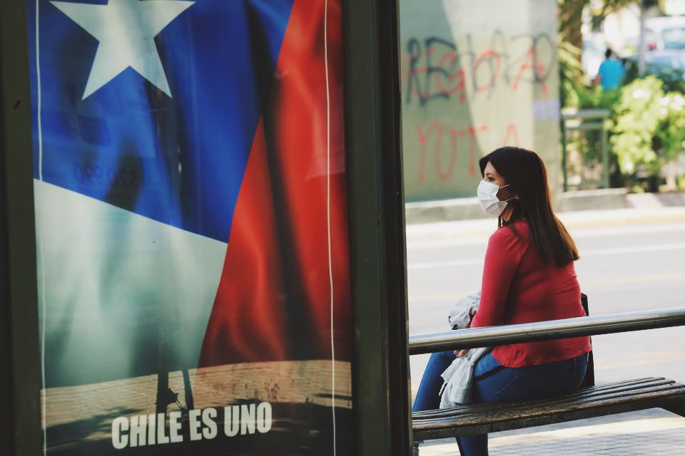 Chile decreta lockdown em Santiago após explosão de casos de covid-19