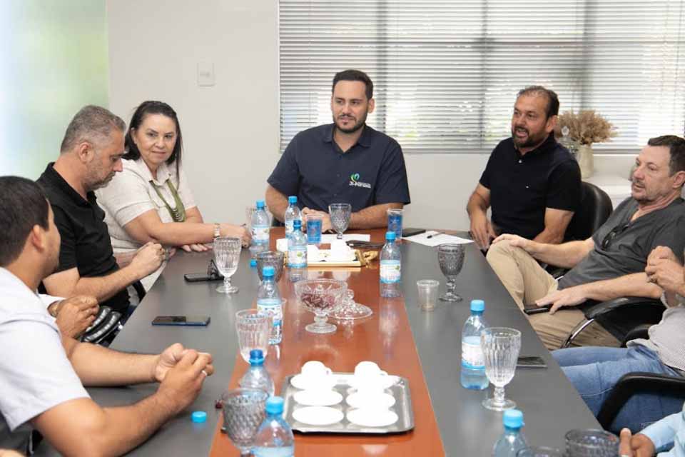 Prefeito Affonso Cândido recebe vista do deputado Laerte Gomes