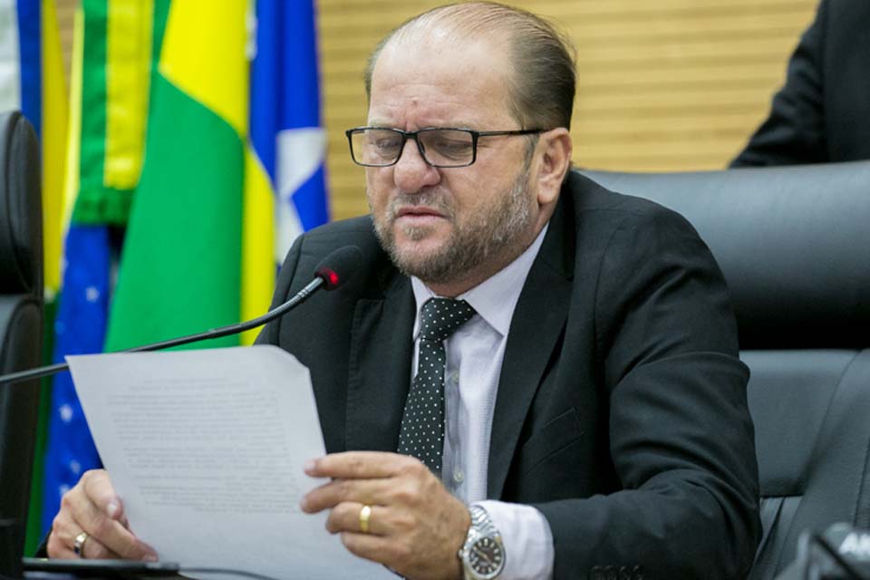 Deputado Cirone Deiró explica aplicação da lei que instituiu a Semana da Mãe Atípica