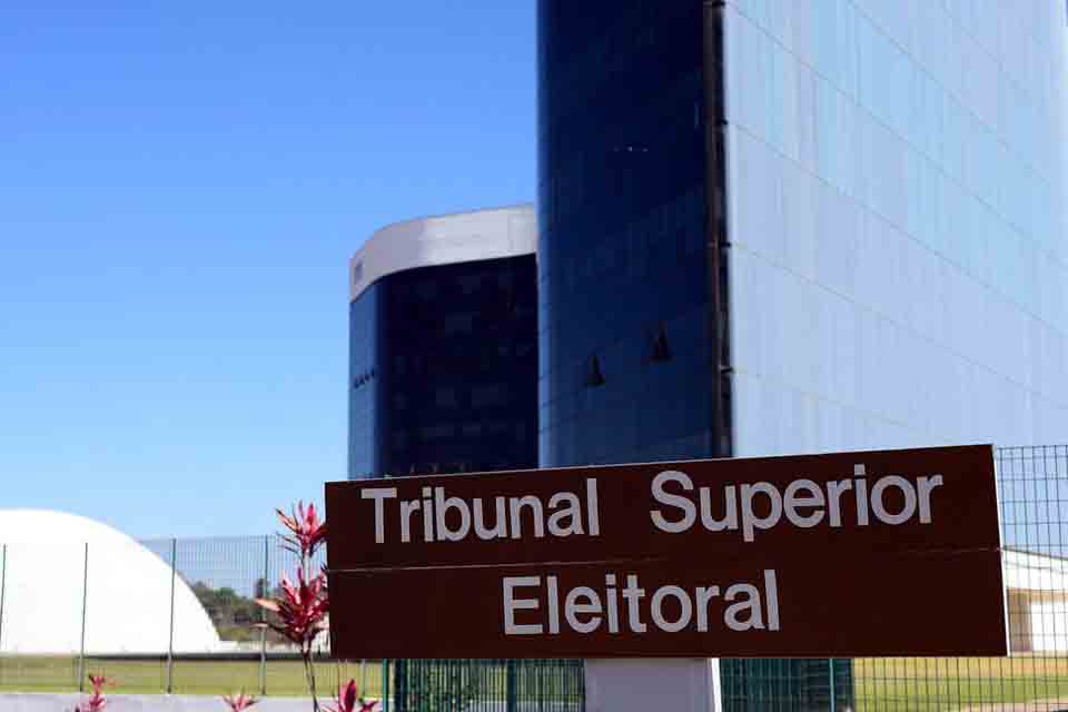 TSE aprova ajuste de calendário eleitoral e fiscalização nas eleições