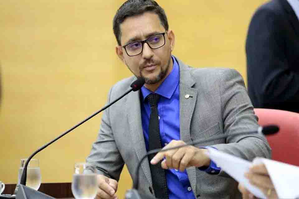 Deputado Anderson, autor da lei que concede transporte gratuito para pessoas com câncer pede do governo imediata regulamentação