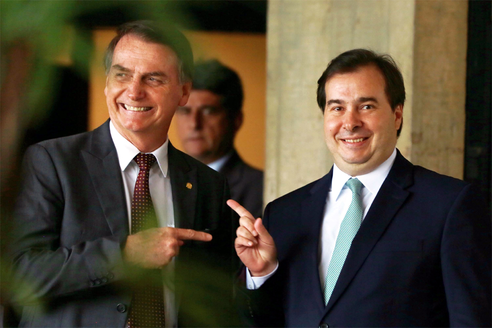 Jair Bolsonaro receberá comenda especial na Assembleia de Rondônia; Rodrigo Maia elogia rondonienses; e o inferno de fogo e fumaça