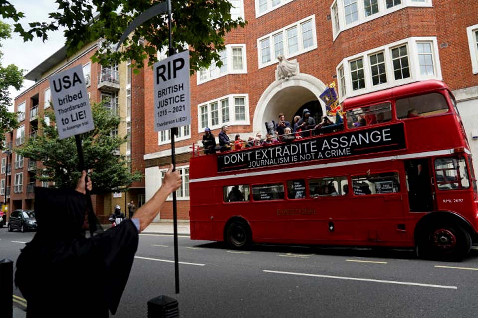 Assange recorre de decisão de extradição para os Estados Unidos 