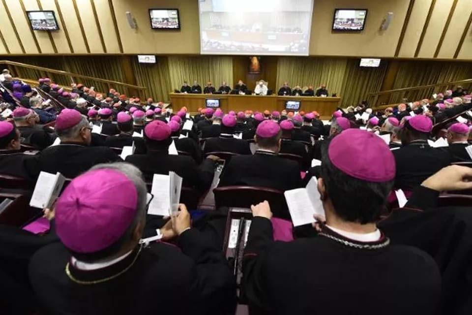 Papa Francisco convoca sínodo dos bispos para 2022