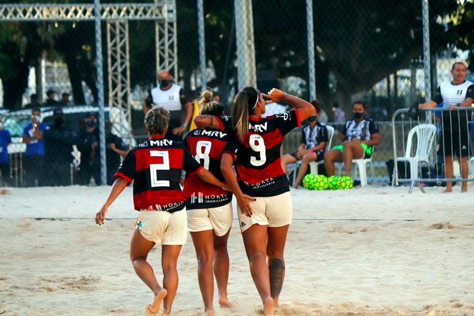 Copa do Brasil de Beach Soccer Feminino começa com massacres de Flamengo e Vasco