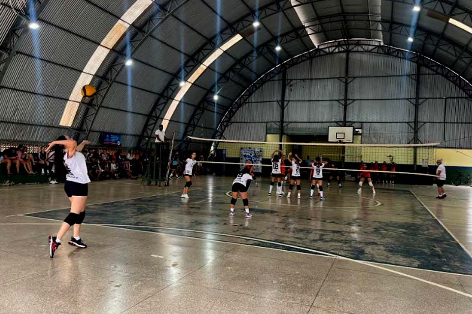 Time de vôlei do SESI Pimenta Bueno brilha nas finais do JOER e conquista o 2° lugar