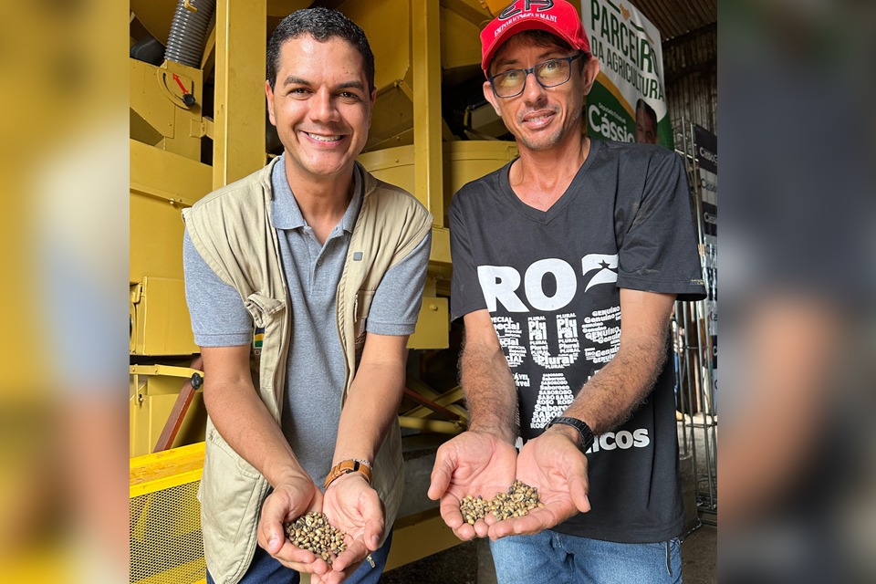 Região do melhor do café do Brasil recebe máquina de café nova do deputado Cássio Gois