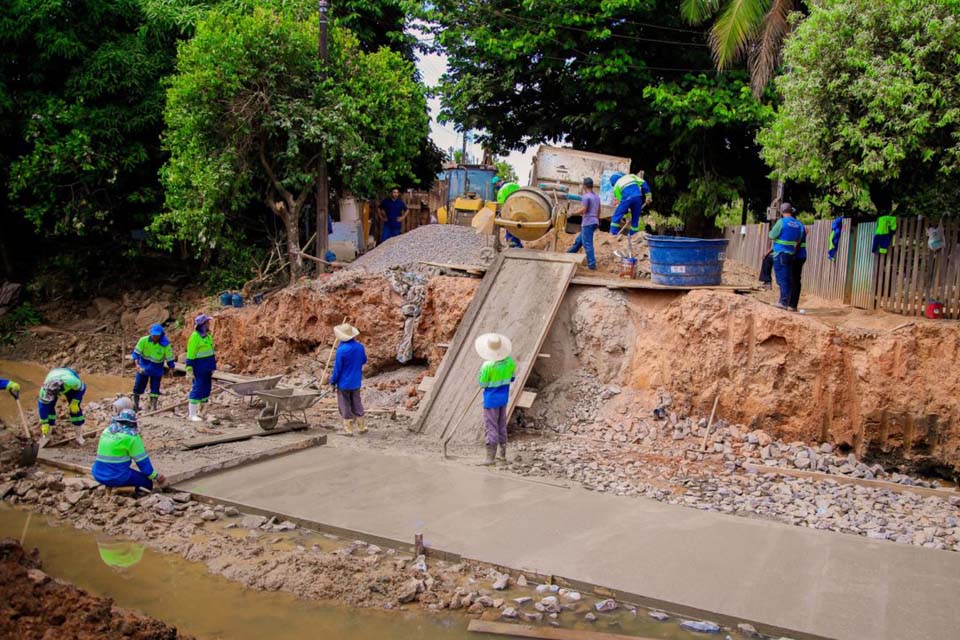 Prefeitura realiza construção de mais uma galeria de concreto no setor 4 