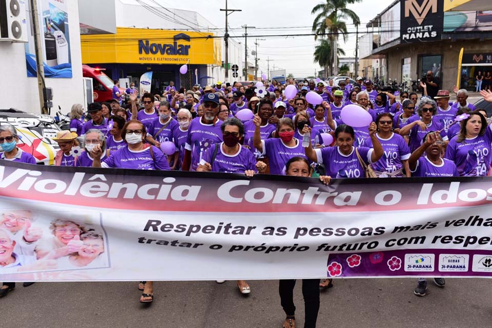 Caminhada marca data de conscientização da violência contra o idoso