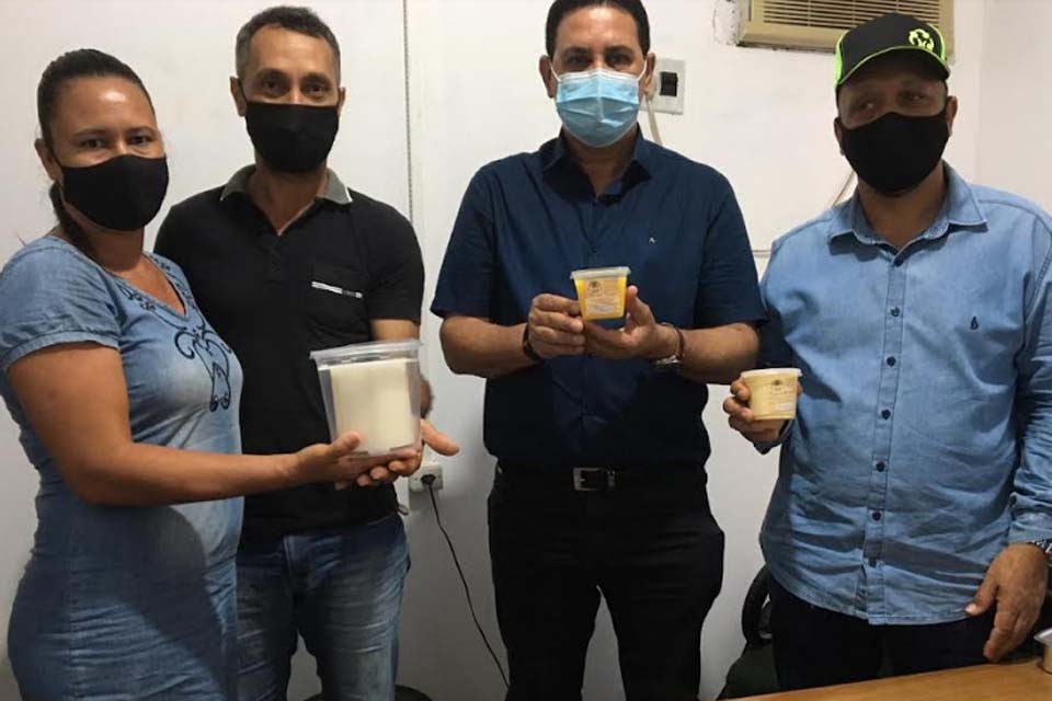 Agricultores visitam Secretária Municipal de Agricultura em busca de apoio para agroindústria