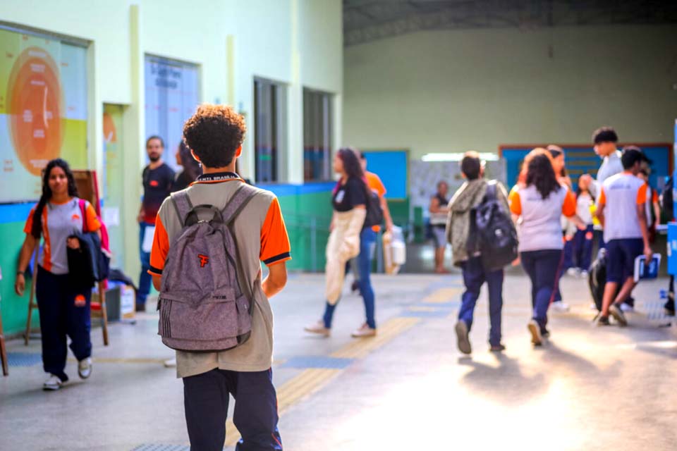 Alunos do ensino médio podem se inscrever para o Programa Jovens Embaixadores 2025, até 3 de setembro