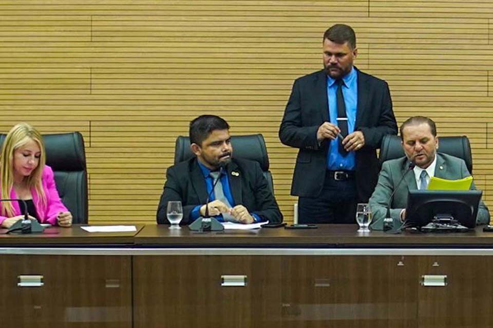 Assembleia Legislativa aprova aumento salarial para servidores da Educação