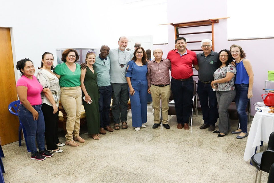 Bispo Norbert Foerster visita a ASSDACO e reforça compromisso com o Hospital do Câncer de Cacoal