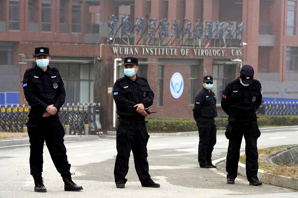 Equipe da OMS visita instituto de virologia de Wuhan