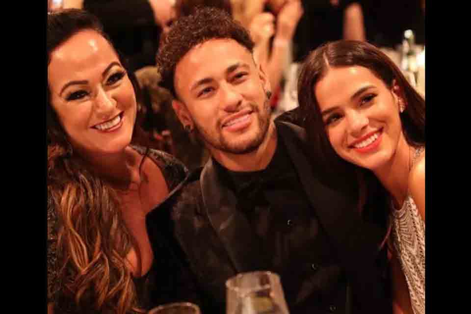 Bruna Marquezine ignora recado da mãe de Neymar e frustra fãs de #BruMar