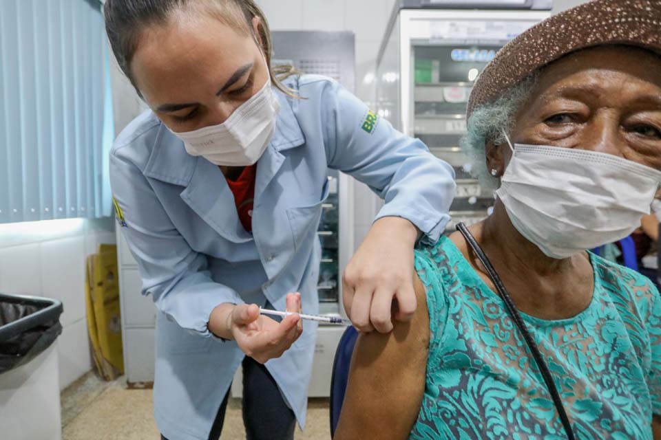 Vacina bivalente contra a covid-19 começou a ser aplicada em Porto Velho; imunizante está disponível em todas as UBSs