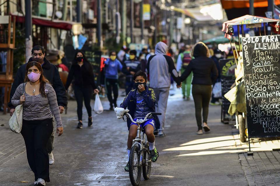 Casos de Covid-19 disparam em bairro pobre no coração de Buenos Aires