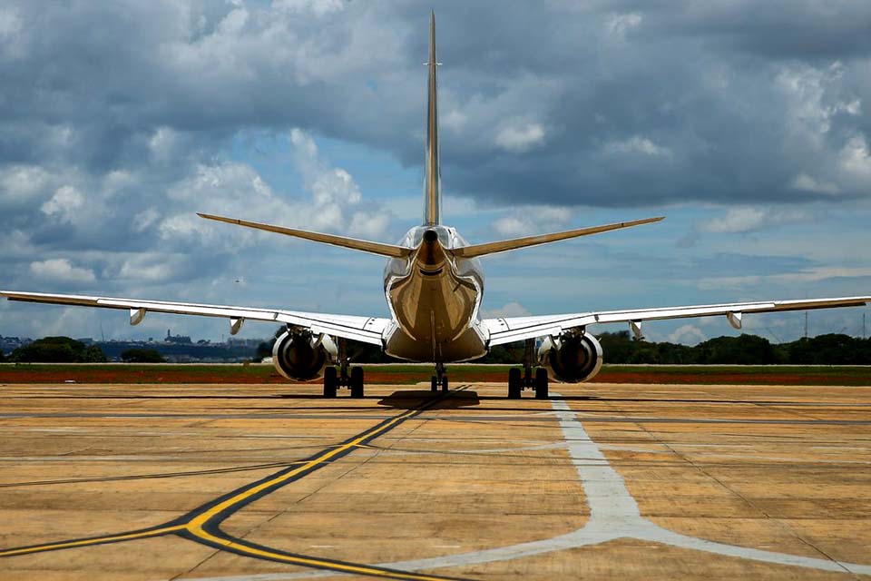 Presidente sanciona MP que reduz imposto sobre arrendamento de aviões