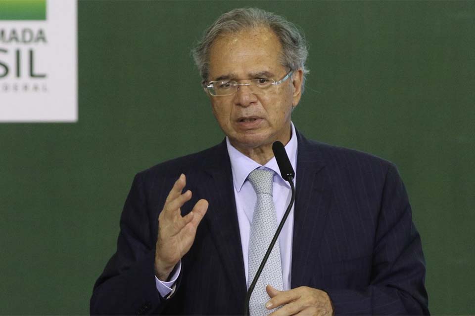 Auxílio Brasil: ministro diz que não há fonte permanente de custeio