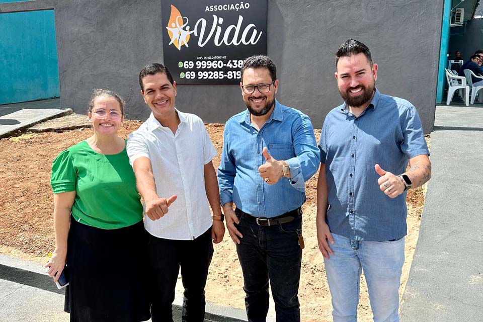 Deputado Cássio Gois participa da inauguração da sede da Associação Vida em Cacoal