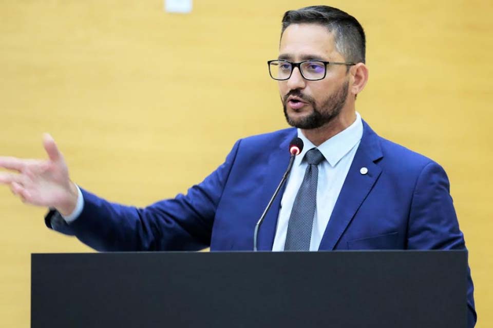  Deputado Anderson Pereira cobra informações e providências quanto a execução do programa em bairros da zona Leste de Porto Velho