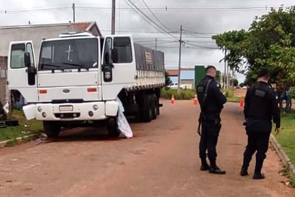 Motorista é assassinado a tiros dentro da cabine de seu caminhão 