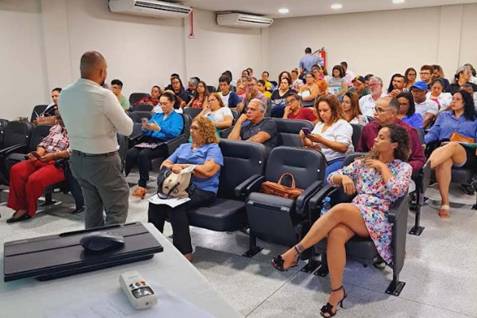 Semed de Ariquemes realiza fase municipal da Conferência Nacional Extraordinária de Educação