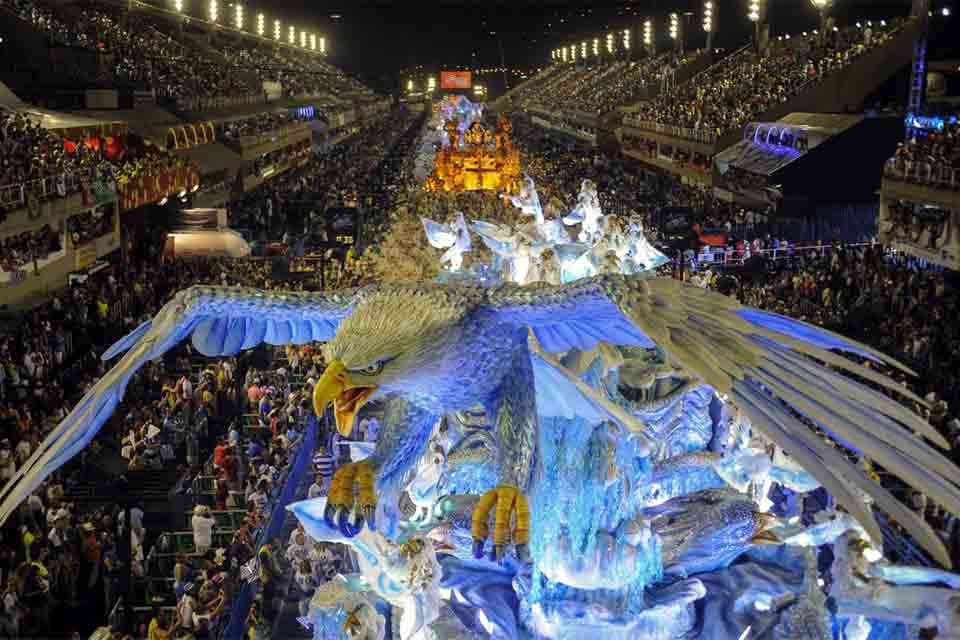 Escolas de samba do Rio começam a ensaiar domingo no Sambódromo