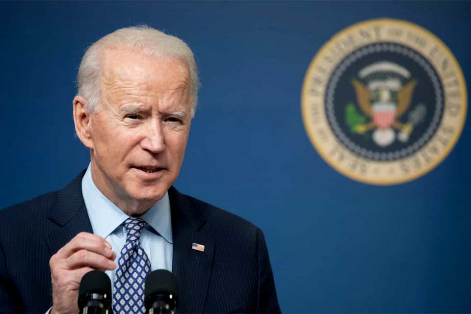 Biden destaca contributo dos imigrantes e critica 