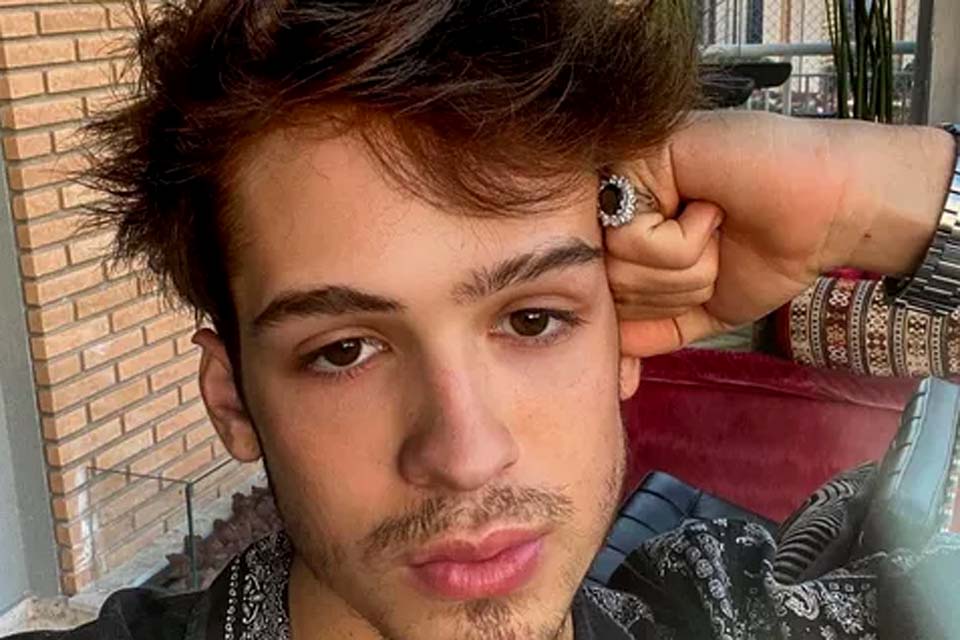 João Guilherme, filho de Leonardo, posta nude e se desculpa: 'Não era minha intenção'