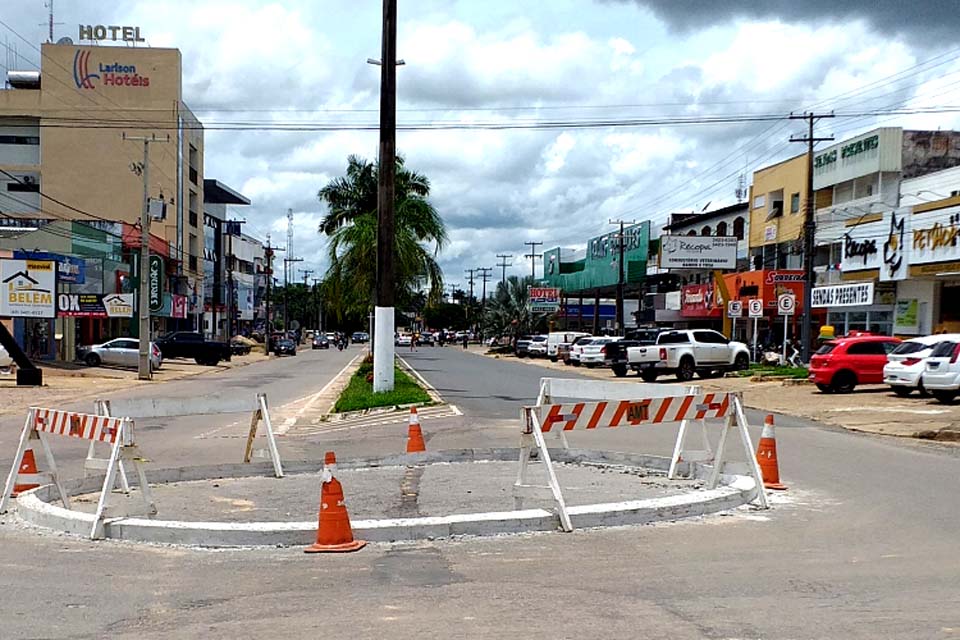 Rotatória na Avenida Marechal Rondon recebe serviço de adequação devido o intenso movimento 