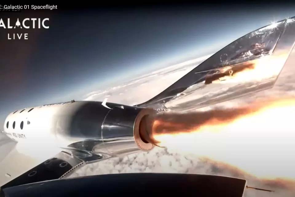 Virgin Galactic lança 1º voo comercial para o espaço, com sucesso